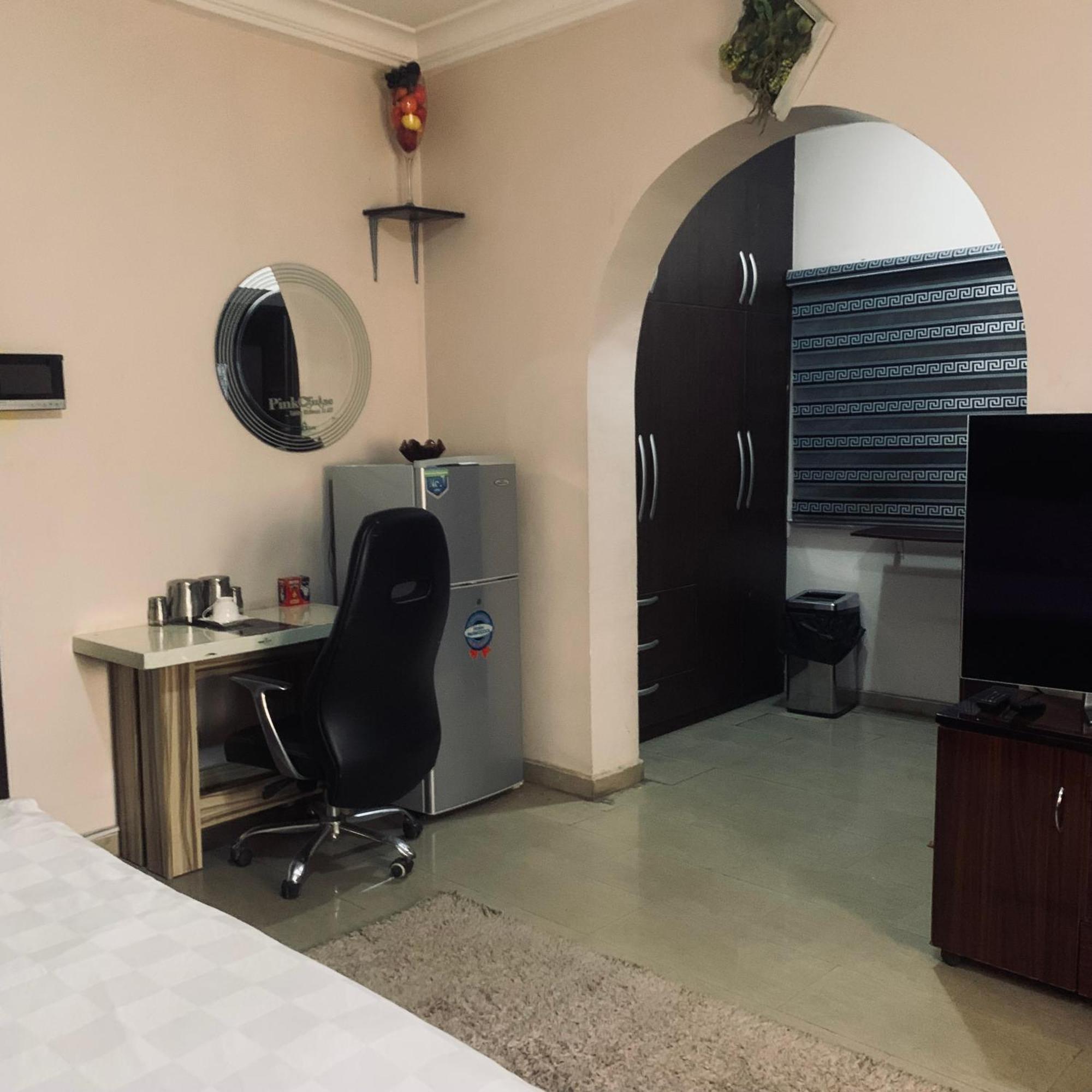 Health Plaza Abuja Aparthotel ภายนอก รูปภาพ