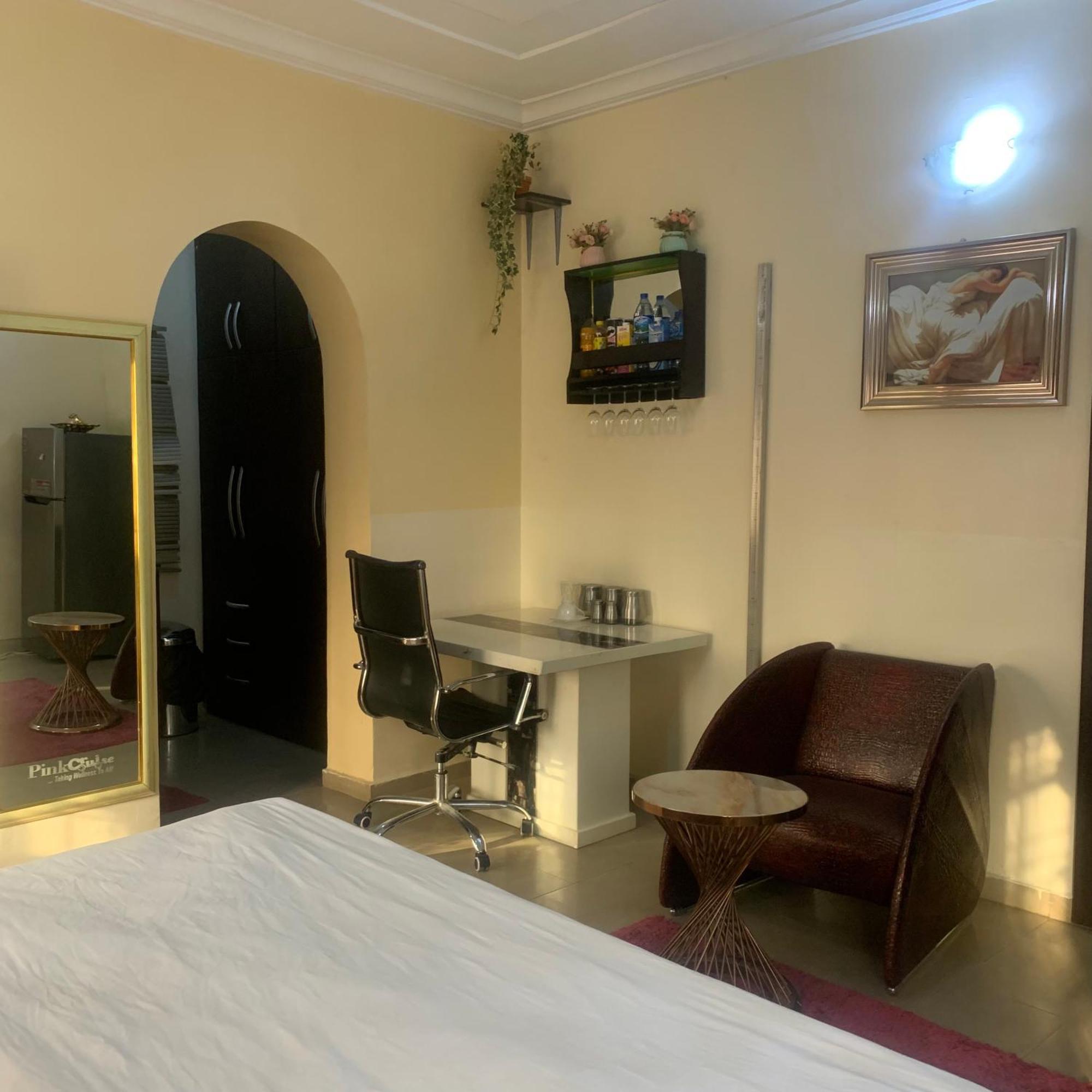 Health Plaza Abuja Aparthotel ภายนอก รูปภาพ